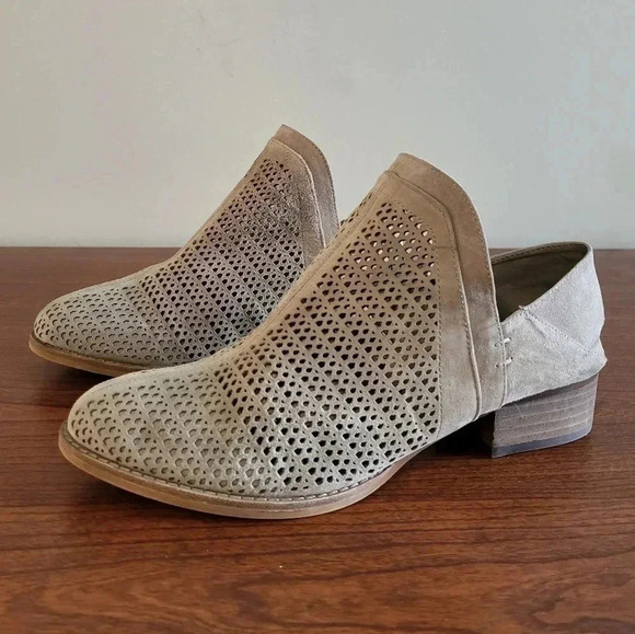 Vince Camuto M Suede Boots for Women for sale | eBay Vince Camuto Cinneys Perforated Laser Cutout Ankle Booties(9)